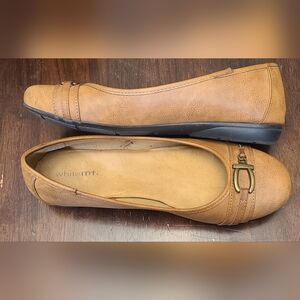 White Mountain Women's Tan Loafers